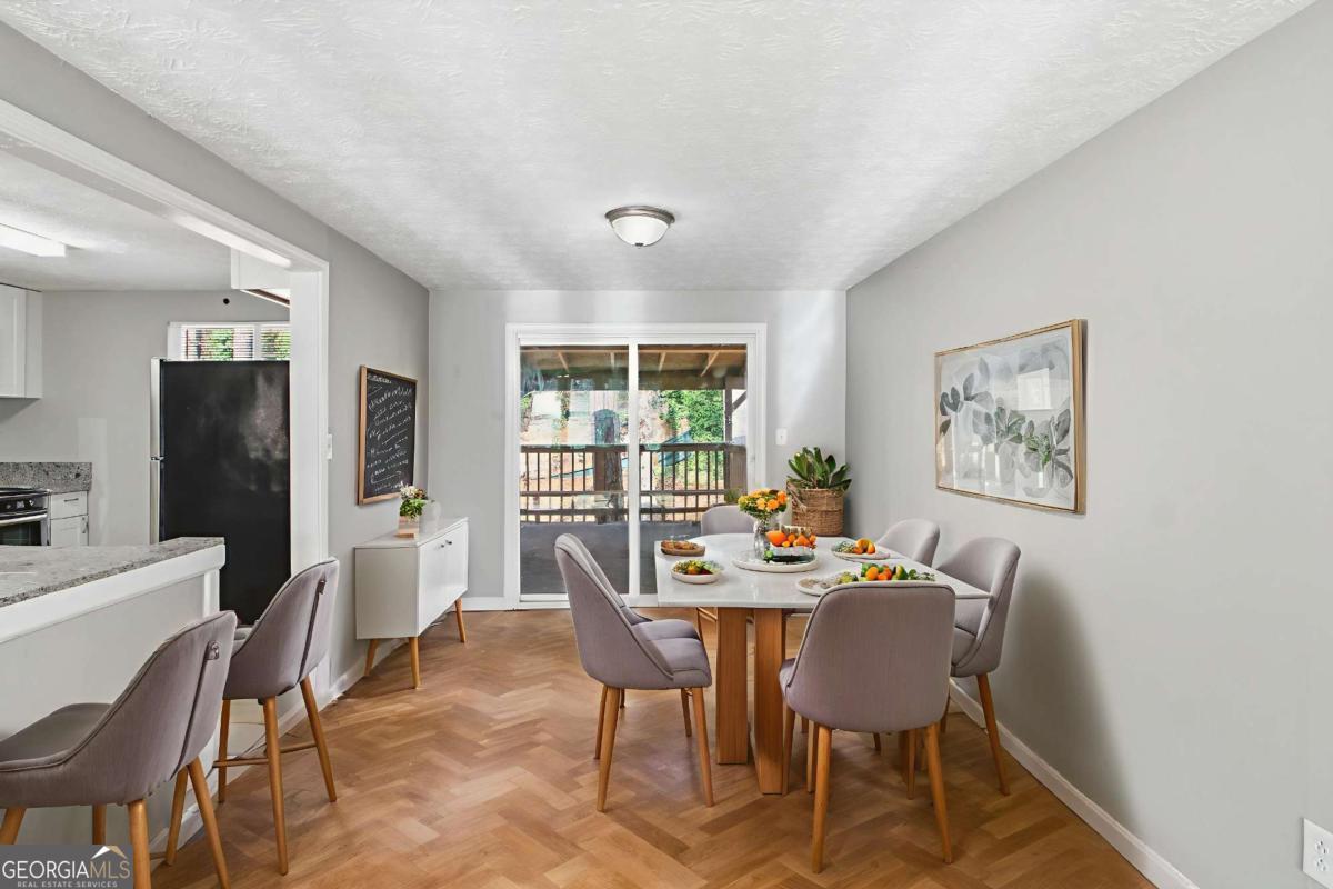 330 Hembree Forest CIR