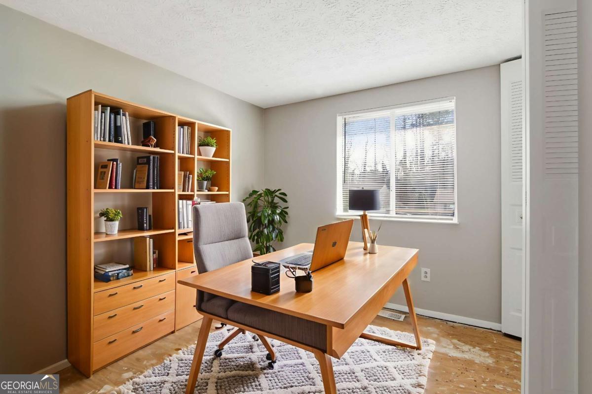 330 Hembree Forest CIR