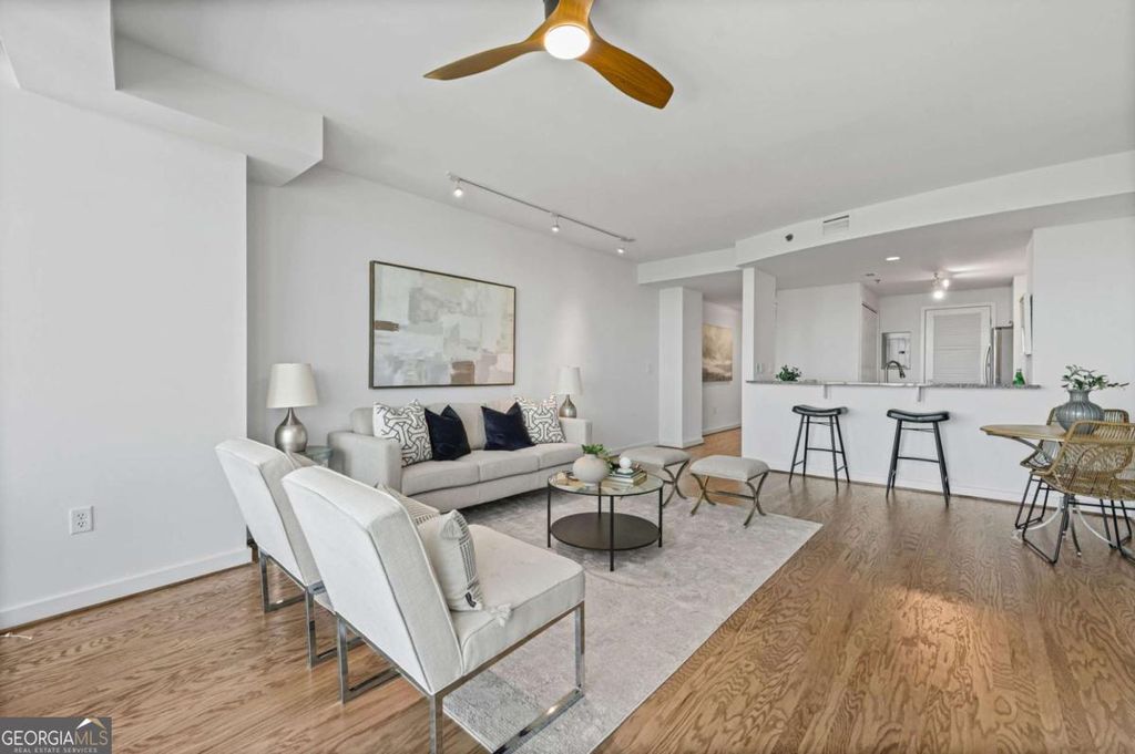 Photo of 3338 Peachtree Road NE #2702, Atlanta, GA 30326 (MLS # 10731271)