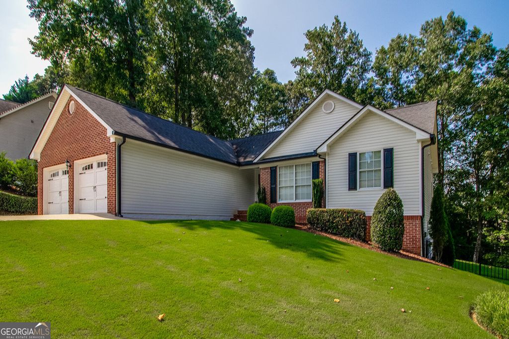 Photo of 5505 Riverchase Drive, Flowery Branch, GA 30542 (MLS # 10654864)
