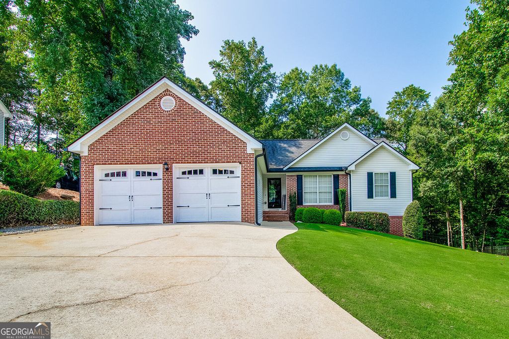 Photo of 5505 Riverchase Drive, Flowery Branch, GA 30542 (MLS # 10654864)