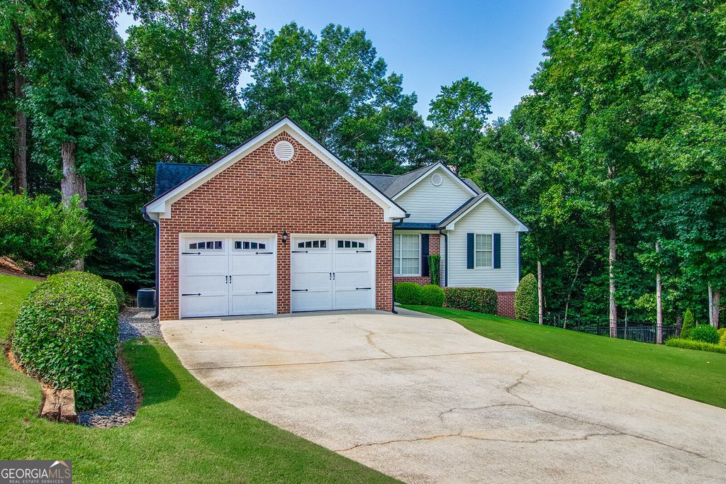 Photo of 5505 Riverchase Drive, Flowery Branch, GA 30542 (MLS # 10654864)