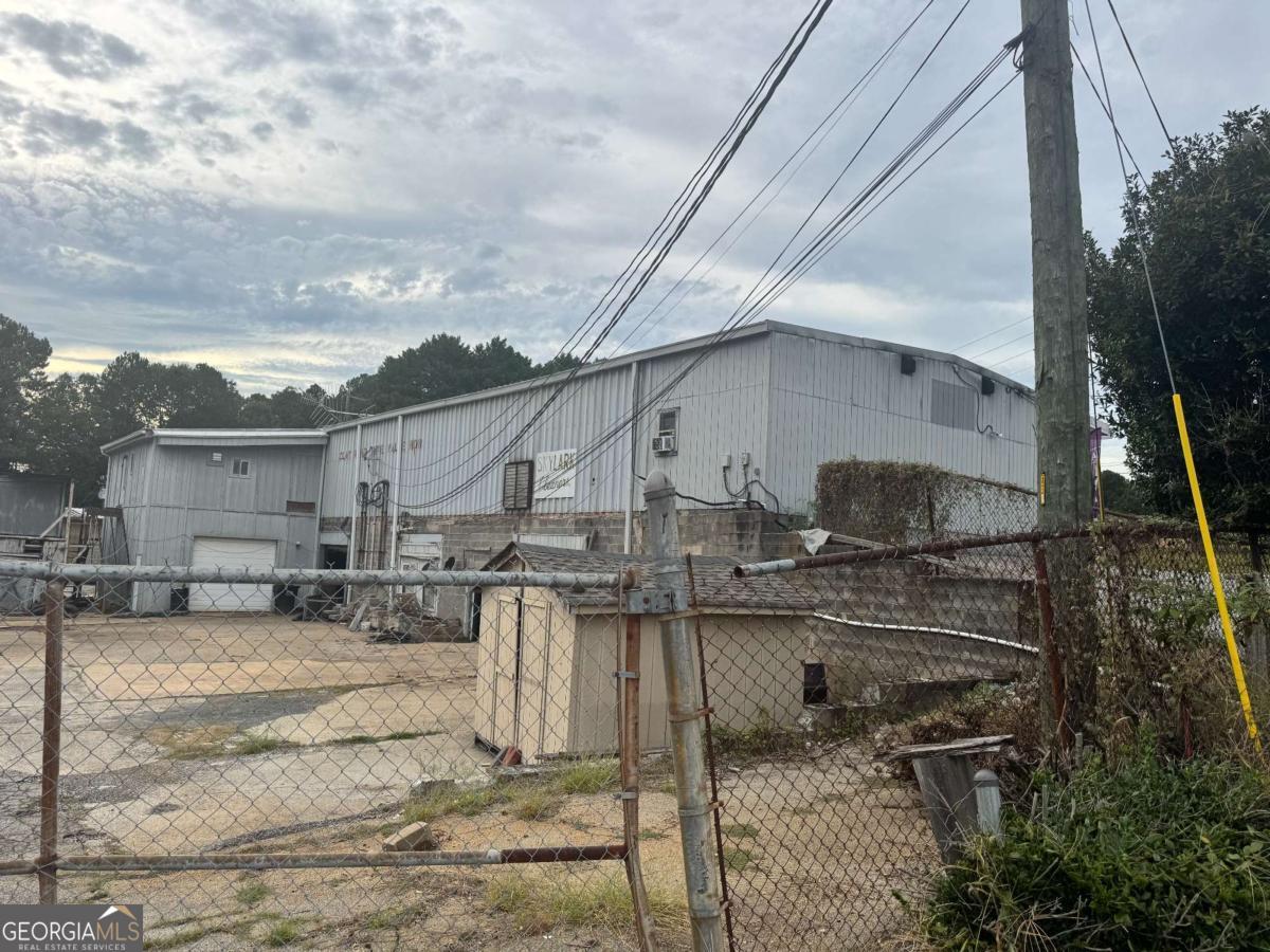 2401 Clay RD