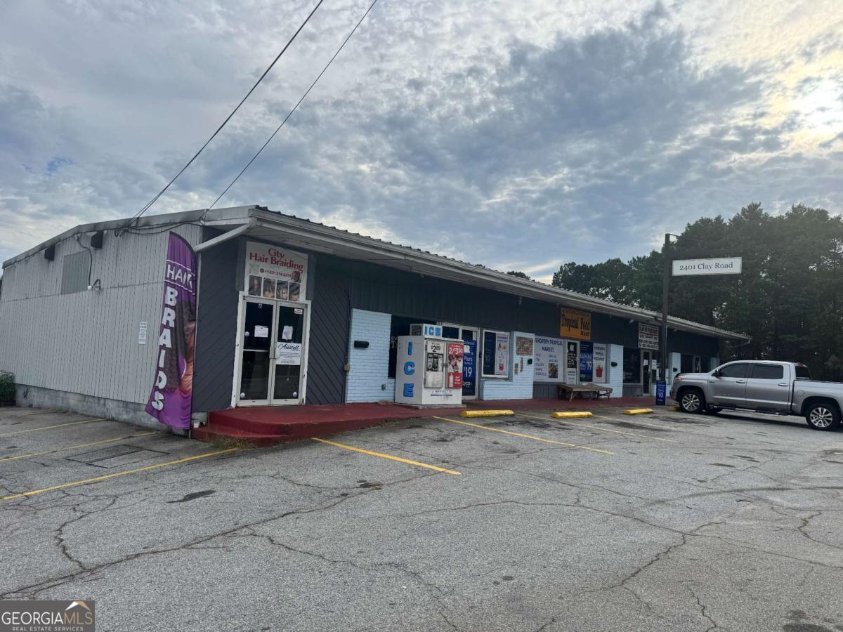 2401 Clay RD