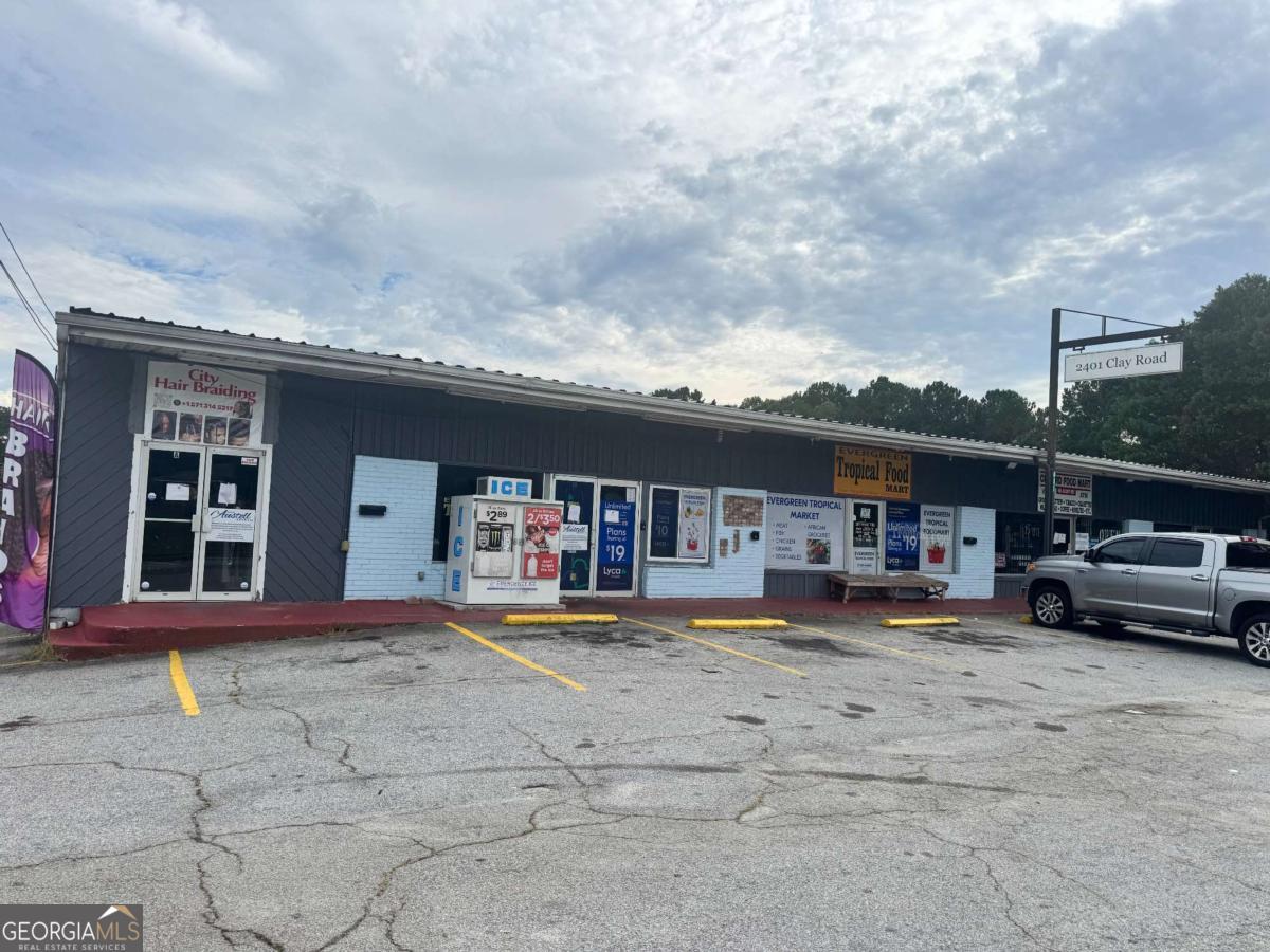 2401 Clay RD