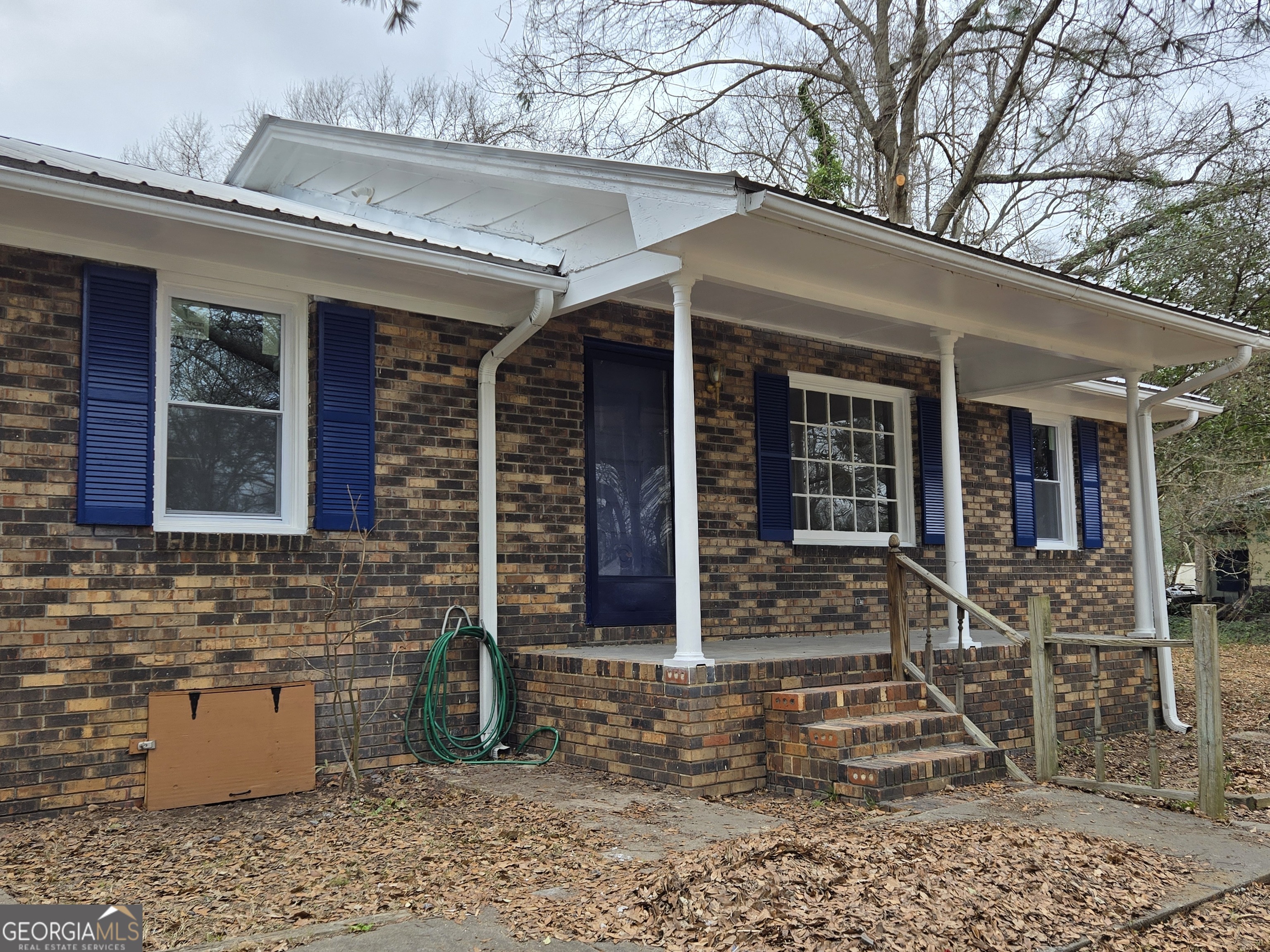 Cute brick cottage in the city limits of Hartwell! This home has been newly remodeled inside and it's super clean and bright! NEW HVAC, NEW LVP flooring throughout, NEW windows, NEW paint inside and out. 2 bedroom 1 bath, spacious rooms, with a large living room/ dining room combo complete with a brick fireplace. The house is currently undergoing a complete renovation, so pictures are not accurate. No phone calls please, email or text ok. Small pet ok, with some restrictions and $350 pet fee. Drive by and check it out, then email agent for application instructions, julie.freedomrealty@gmail.com $1200 per month, $1800 security deposit, $350 pet. We do a criminal background check and verify income. Please do not call agent, email or text is ok.
