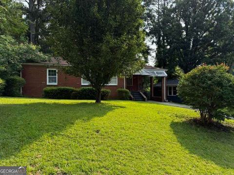 186 W Lake DR NW Atlanta GA 30314