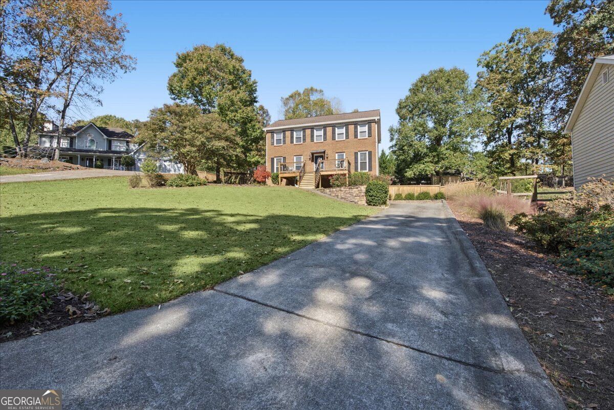 1765 Apple BLVD