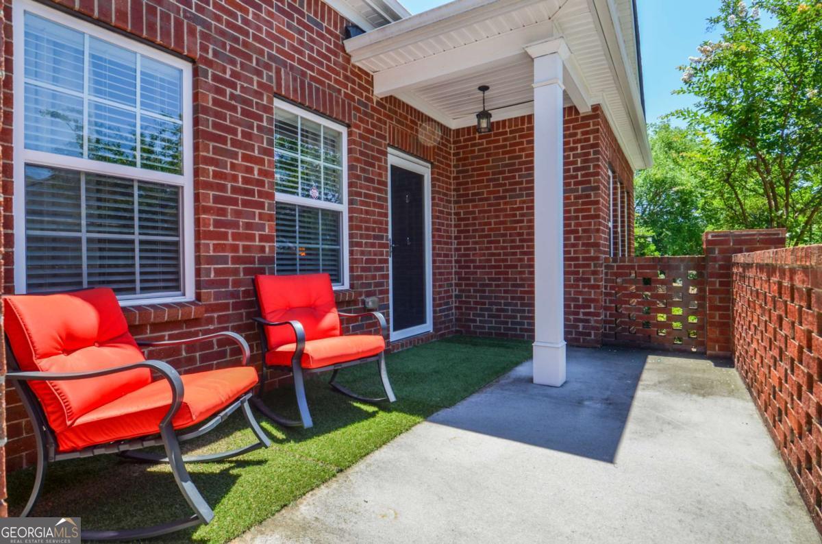 341 Villa Park CIR