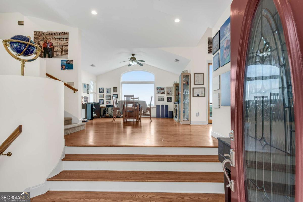 3102 Manor RDG