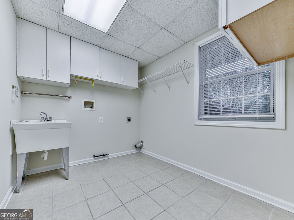 Woodstock, Georgia 30189, United States, 4 Bedrooms Bedrooms, ,3 BathroomsBathrooms,Residential,Active,192193