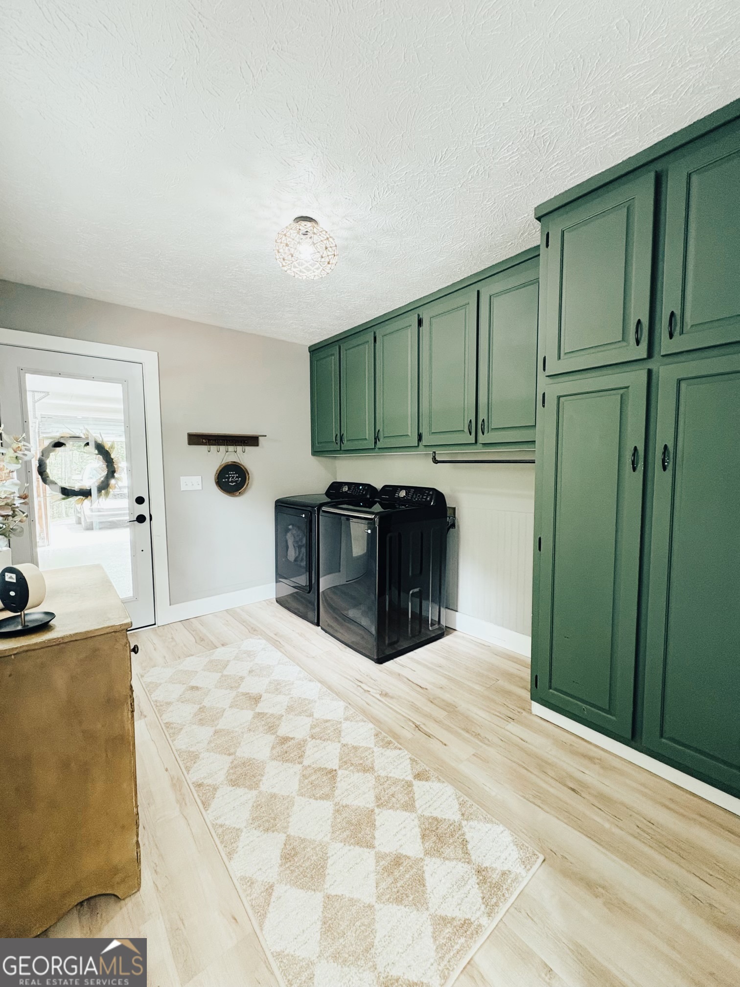 1557 Highway 136 E