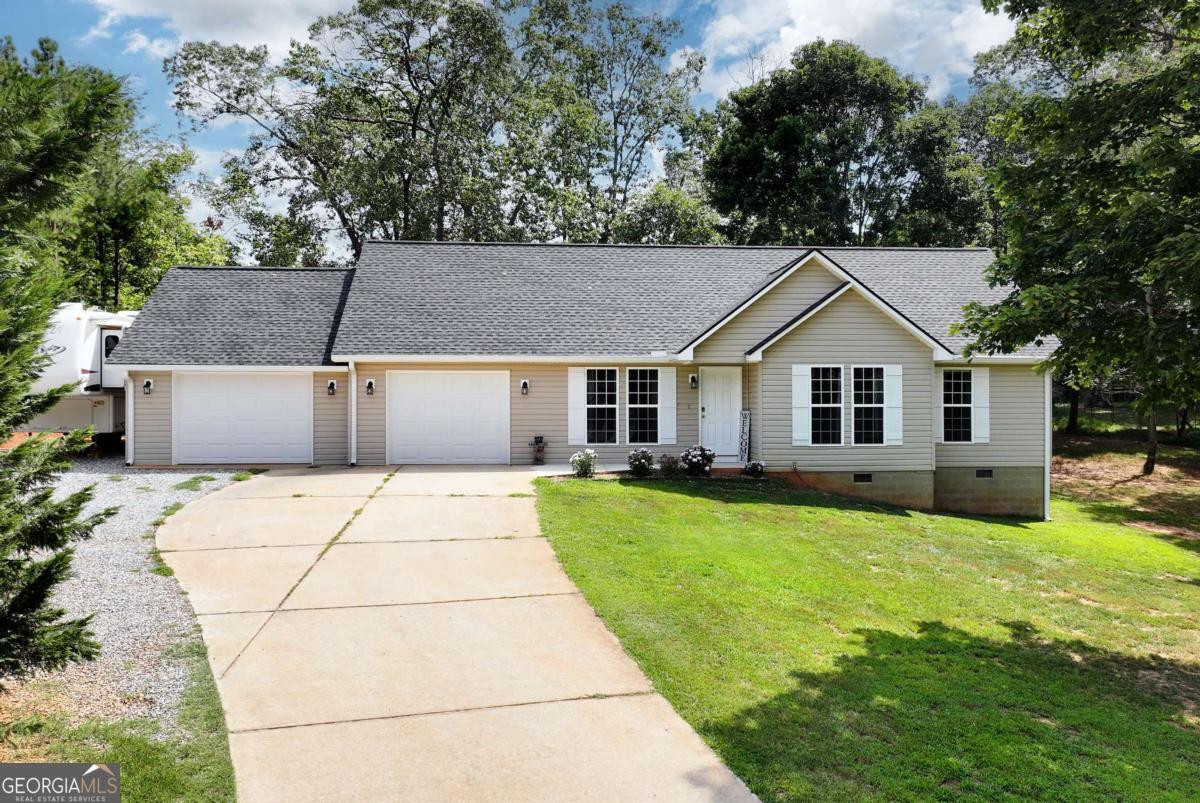 425 New Hope LN