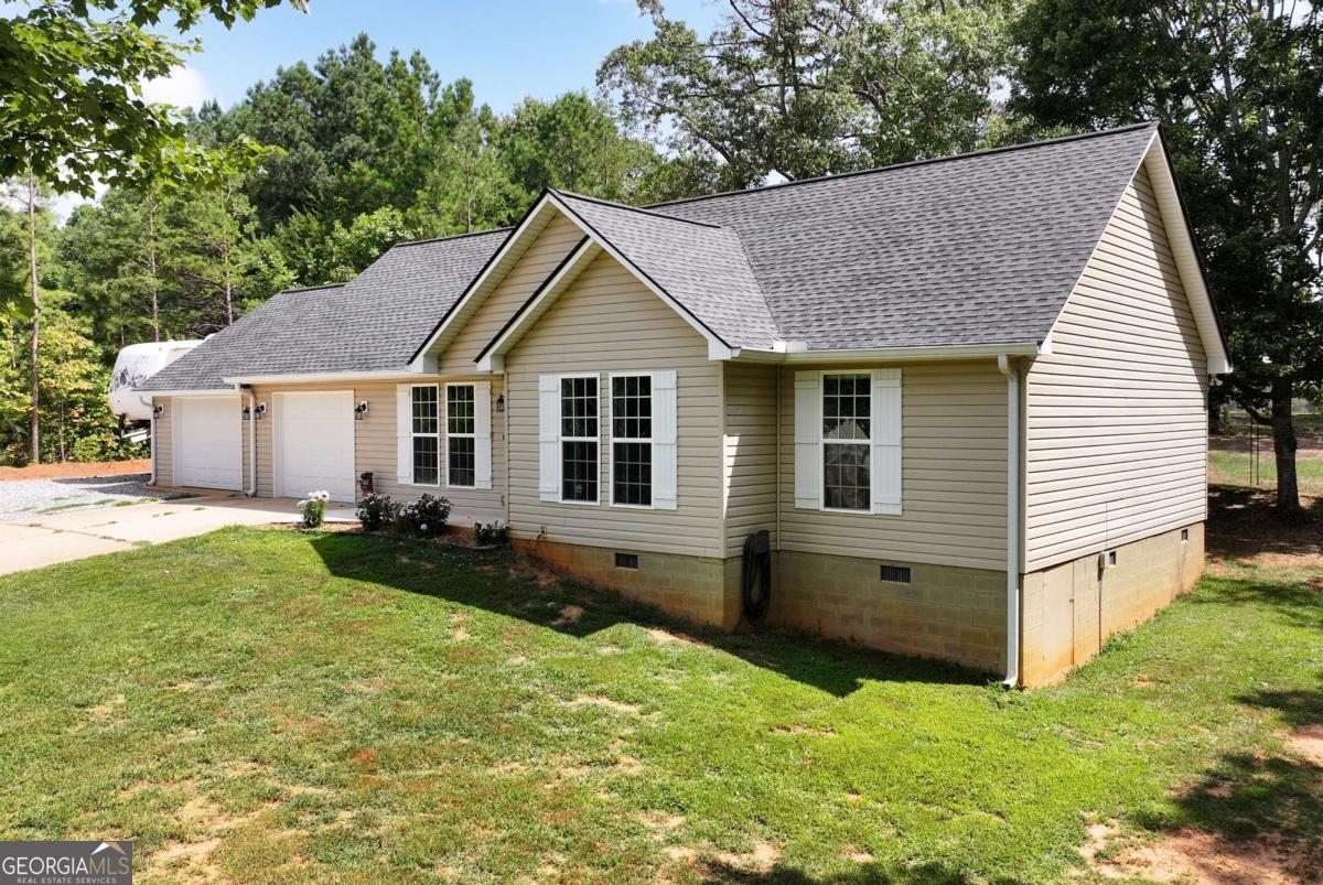 425 New Hope LN