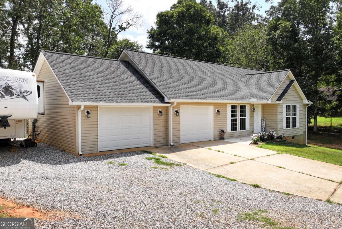 425 New Hope LN