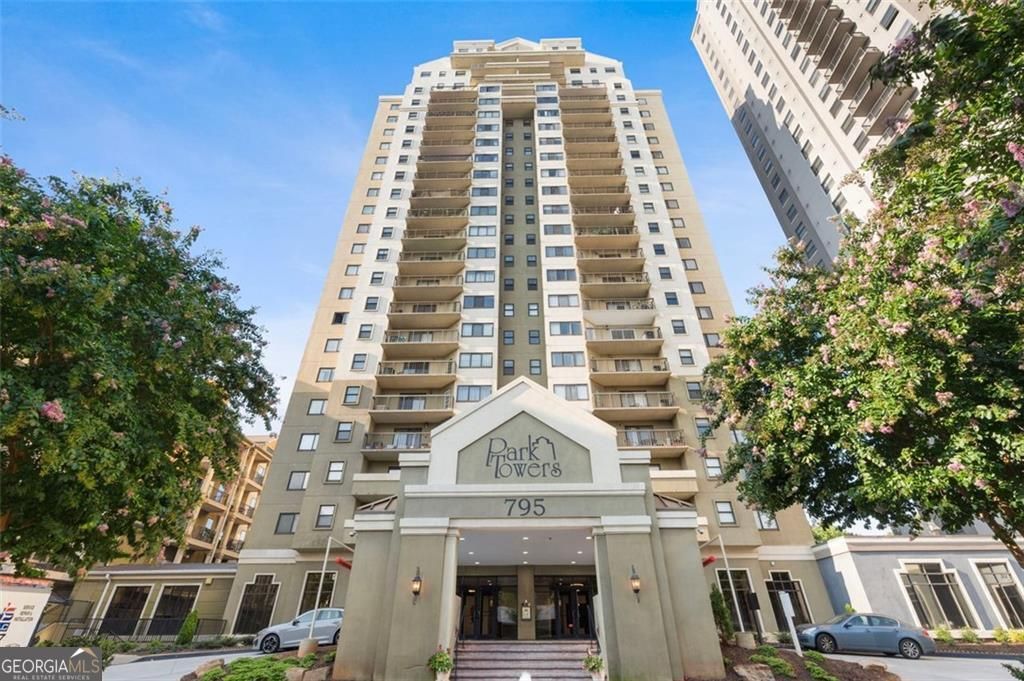 Photo of 795 Hammond Drive #807, Sandy Springs, GA 30328 (MLS # 10690374)