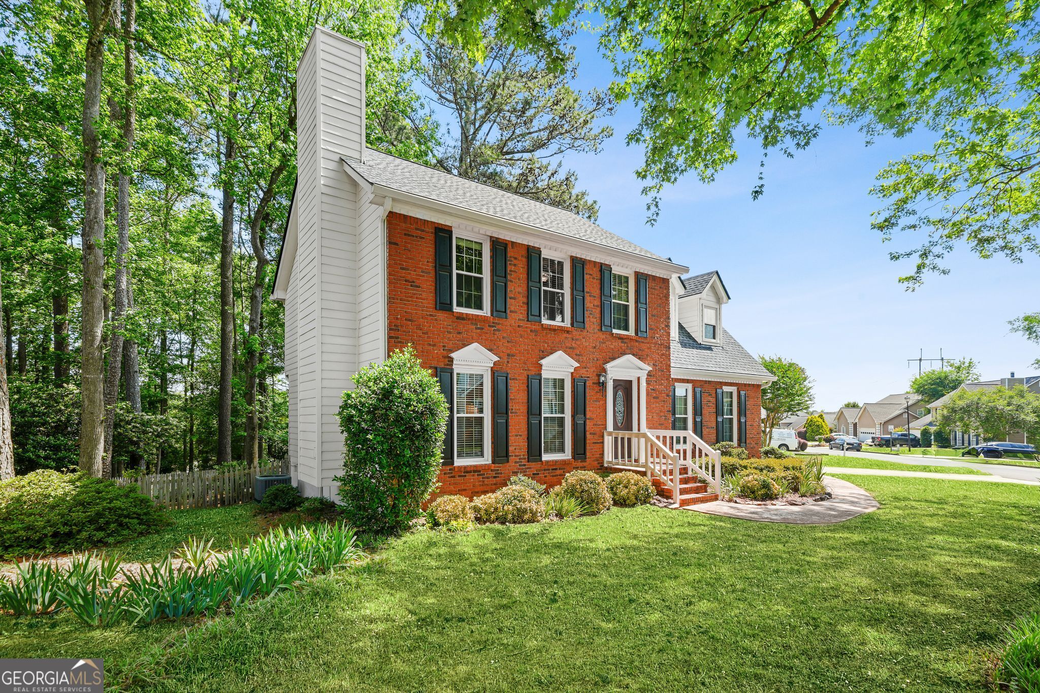 825 Meadowsong CIR