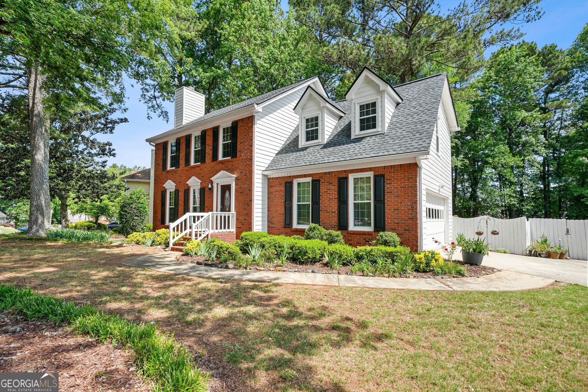 825 Meadowsong CIR