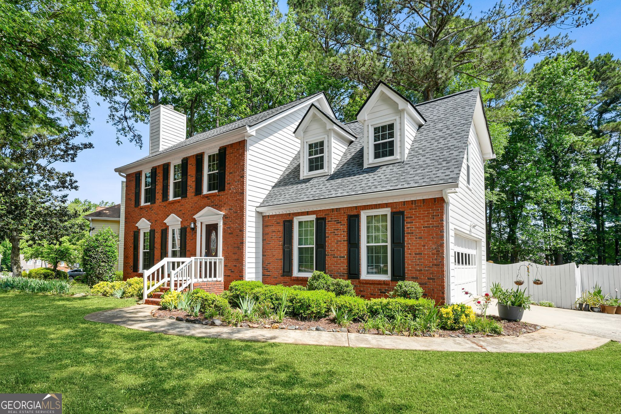 825 Meadowsong CIR