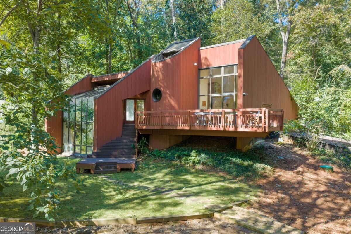 253 Lakeshore DR