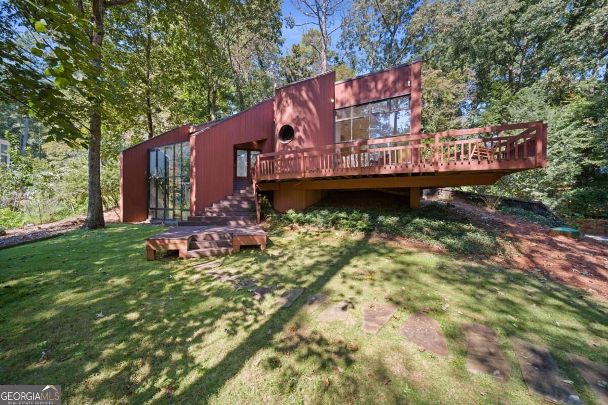 253 Lakeshore DR