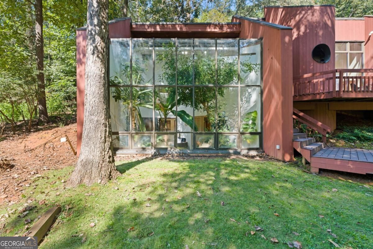 253 Lakeshore DR