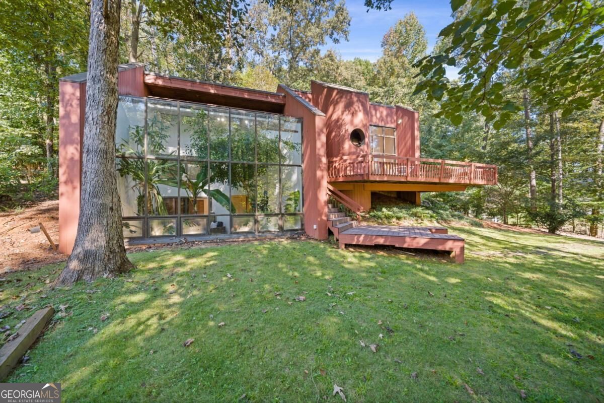 253 Lakeshore DR