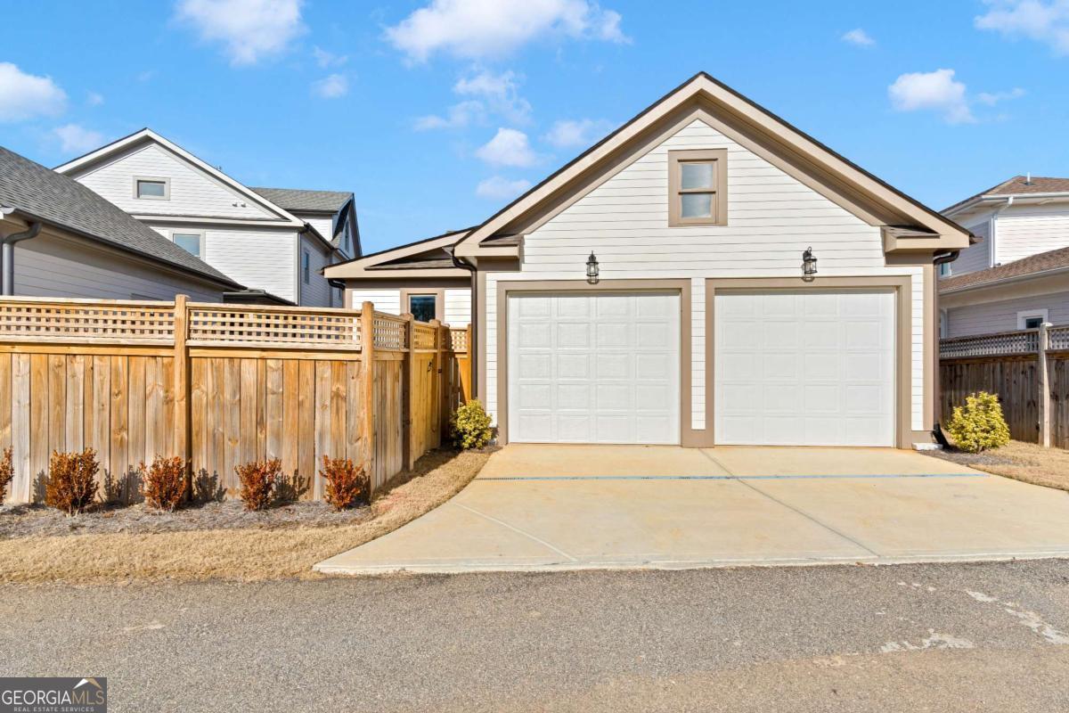 1360 Flora DR