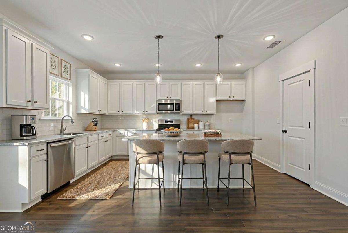 457 Principal Meridian DR