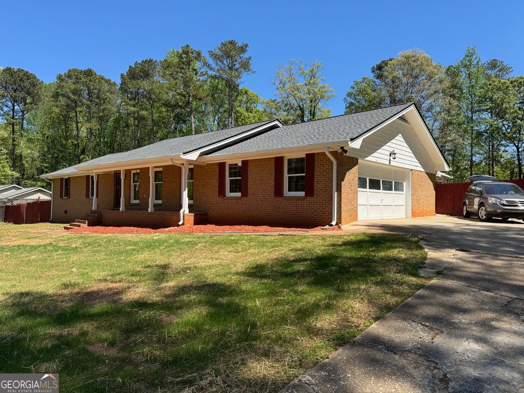 Photo of 700 Ponderosa Ct, Fayetteville, GA 30214 (MLS # 10730644)