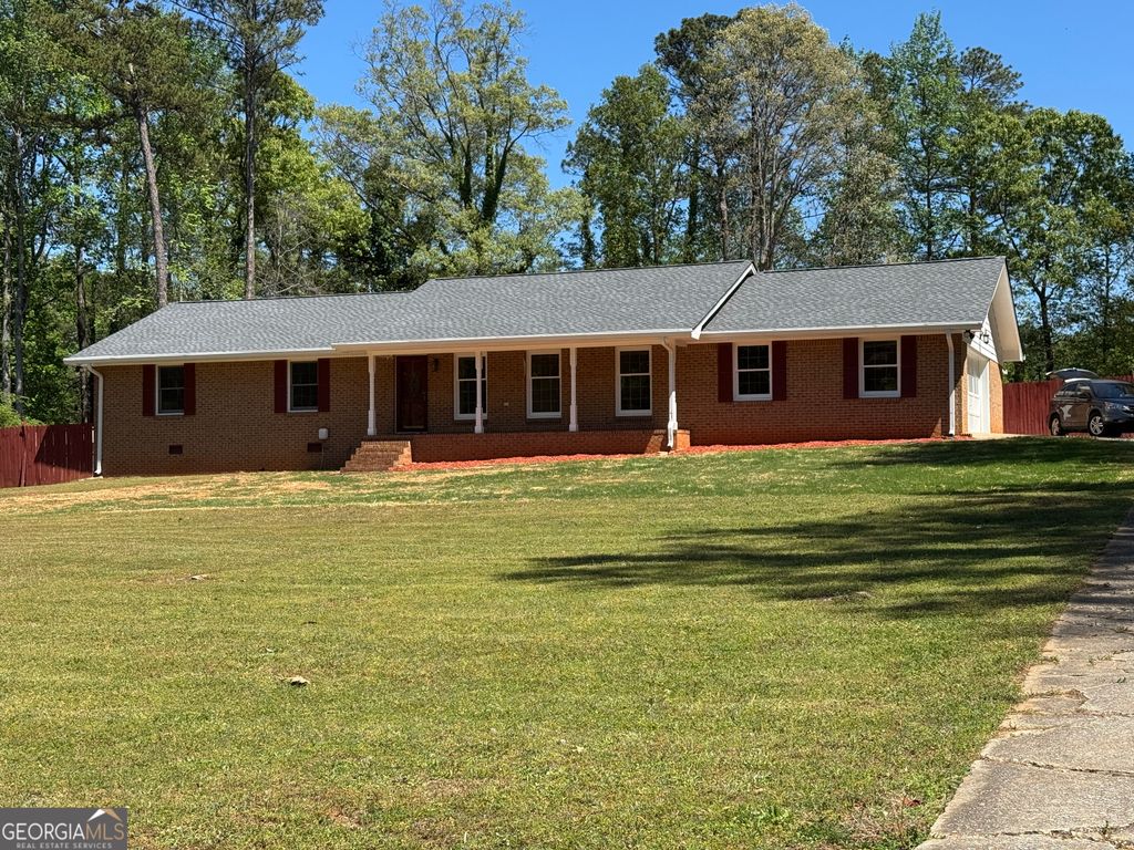 Photo of 700 Ponderosa Ct, Fayetteville, GA 30214 (MLS # 10730644)