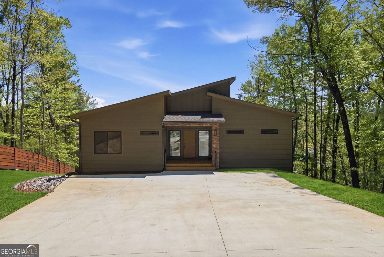 11 Falcon Drive