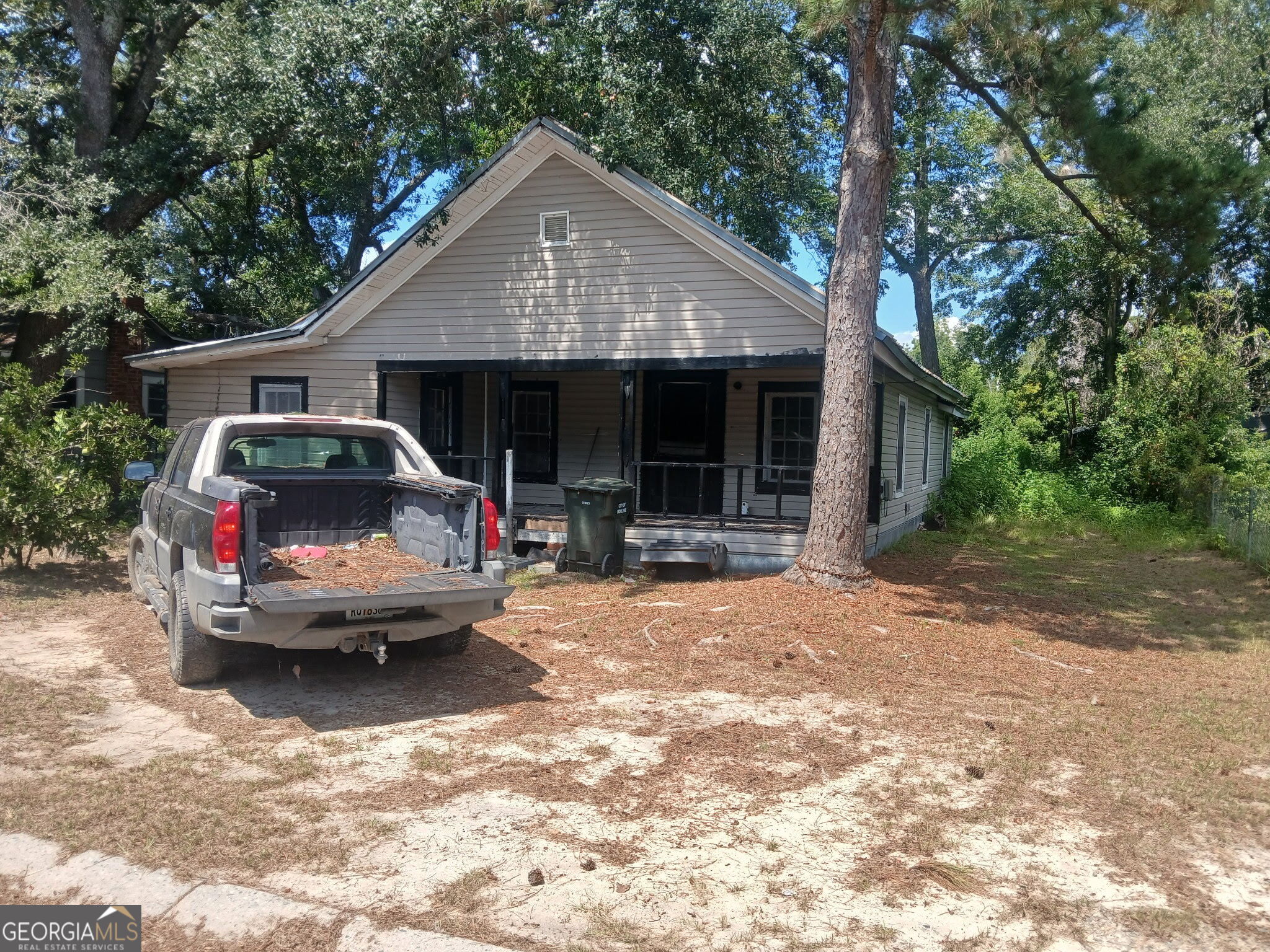 3/1 Fixer Upper Is For Sale at an affordable price. The property is perfect for investors to transform into a rental or starter home.