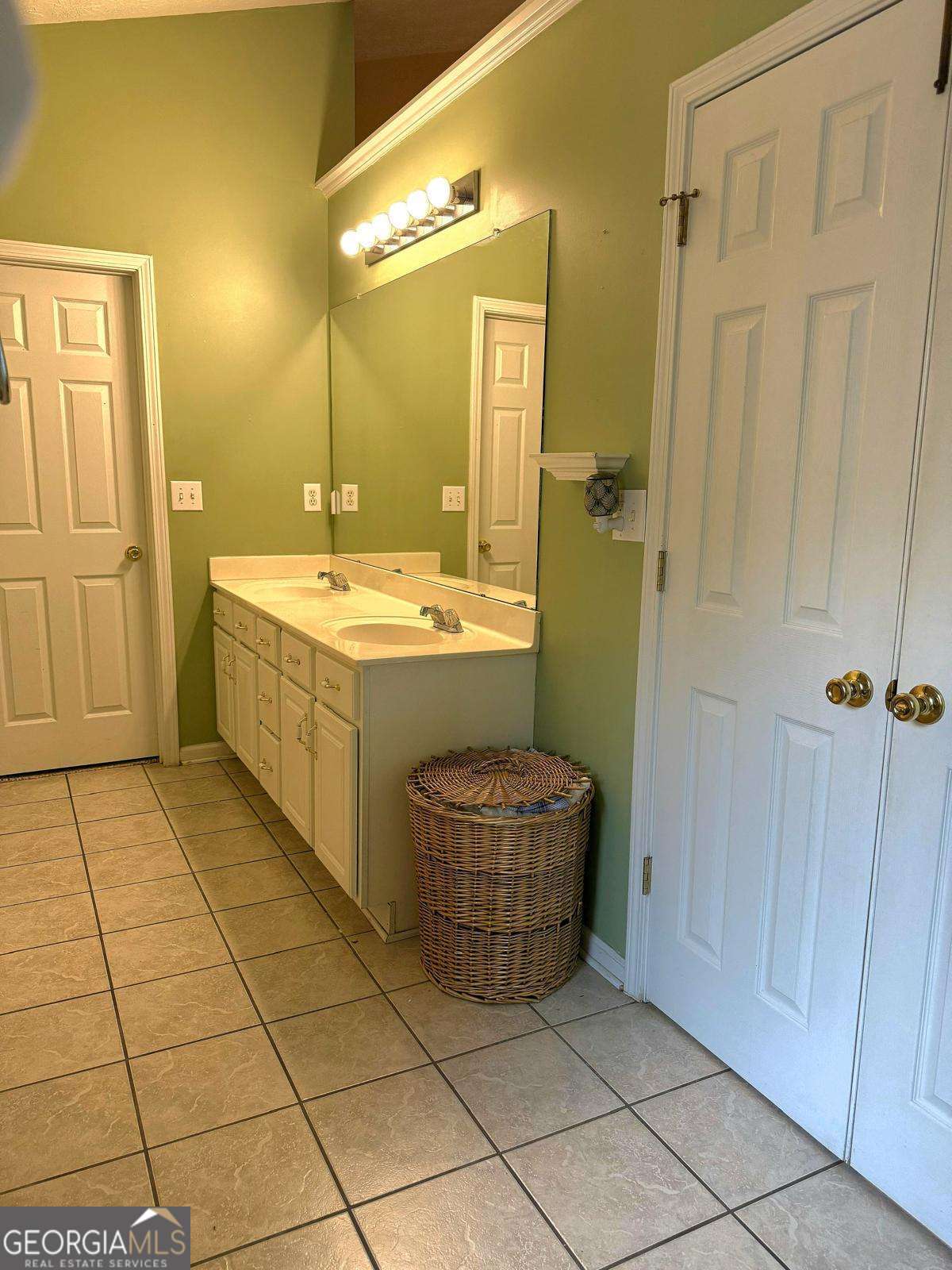 1240 Thomas Palmer CT