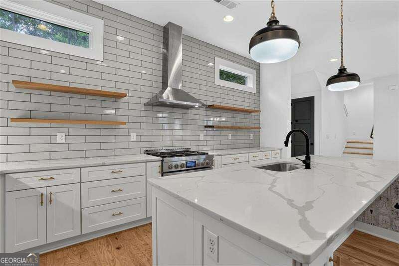 244 Locust ST NE B