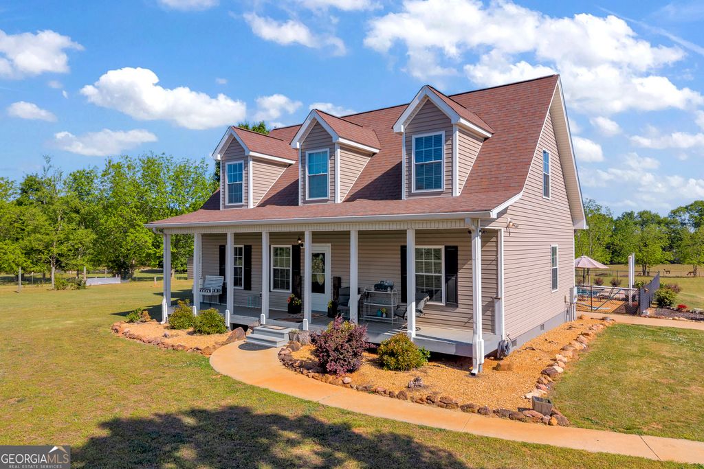 Photo of 450 Memorial Rd, Hartwell, GA 30643 (MLS # 10736537)
