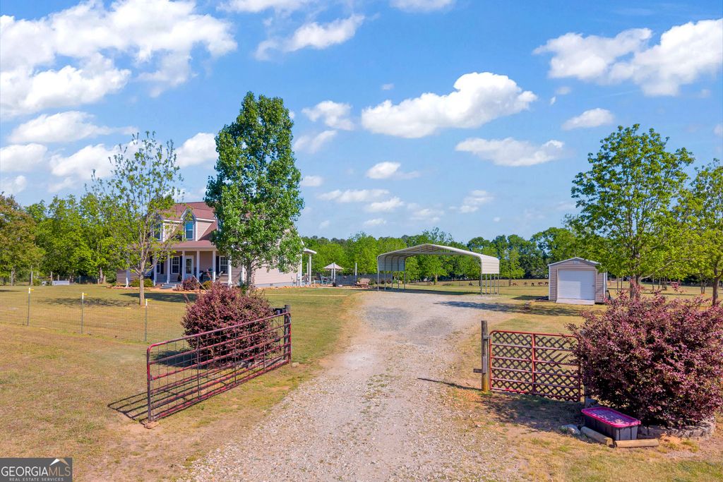 Photo of 450 Memorial Rd, Hartwell, GA 30643 (MLS # 10736537)