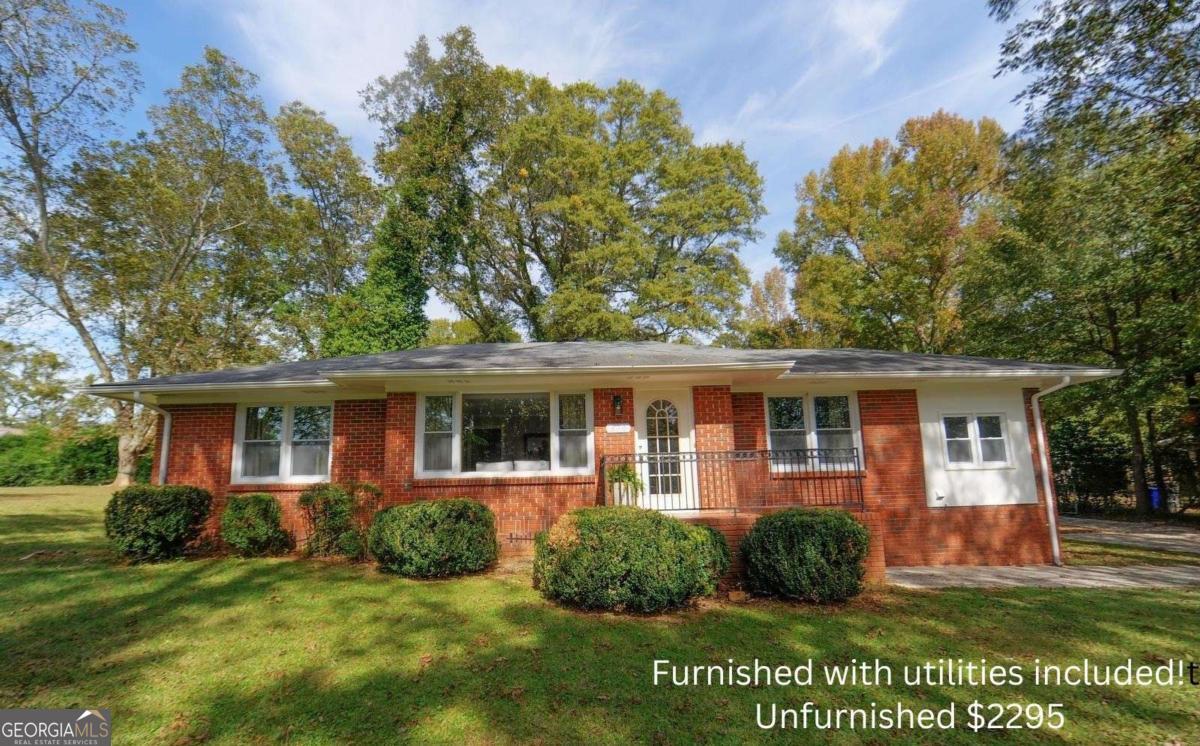 Available 9/1! Excellent location in the heart of Fayetteville, completely renovated and Furnished! Available now to Move in and Relax fully furnished as a 3 bed 2 bath, Large Dining room seats 8, Kitchen equipped with all your essentials, 4 Sided Brick, large Laundry Room, Detached 2 car garage and fenced in backyard. Minutes to Shopping, Restaurants, Theater and approx 15 miles to Hartsfiled-Jackson Atlanta Airport!