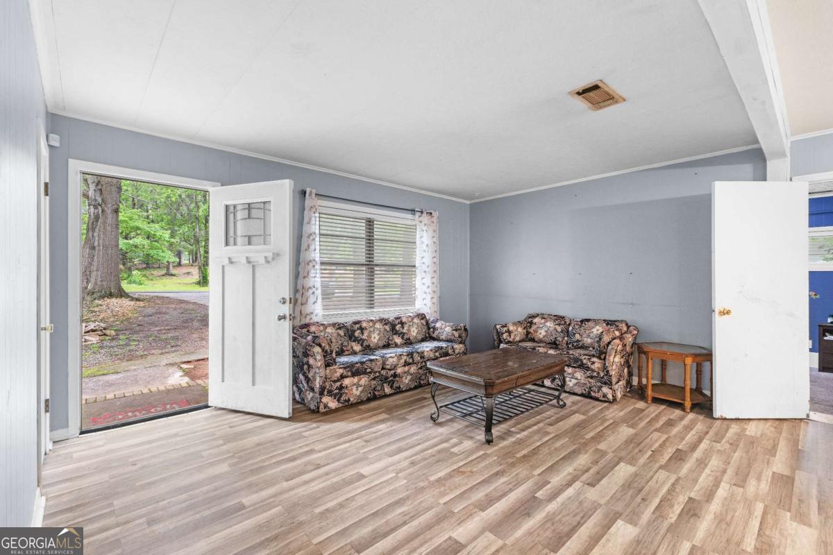 3927 Buck RD