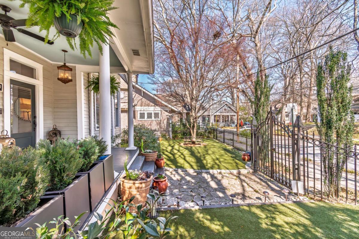 1069 Colquitt AVE NE