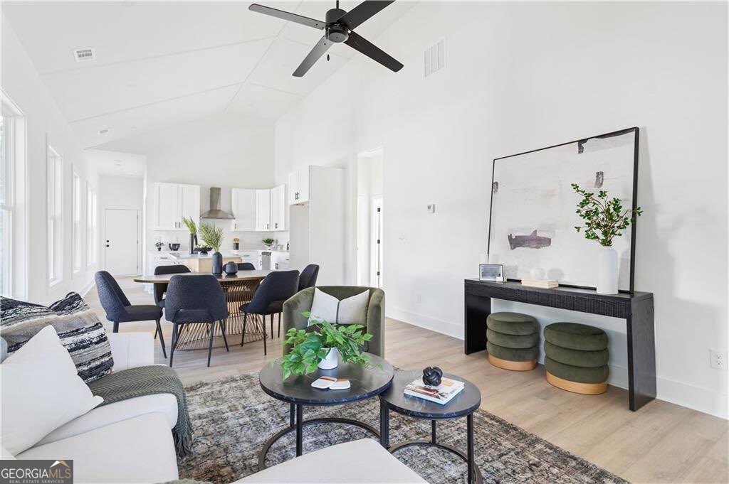 1041 White Oak AVE SW