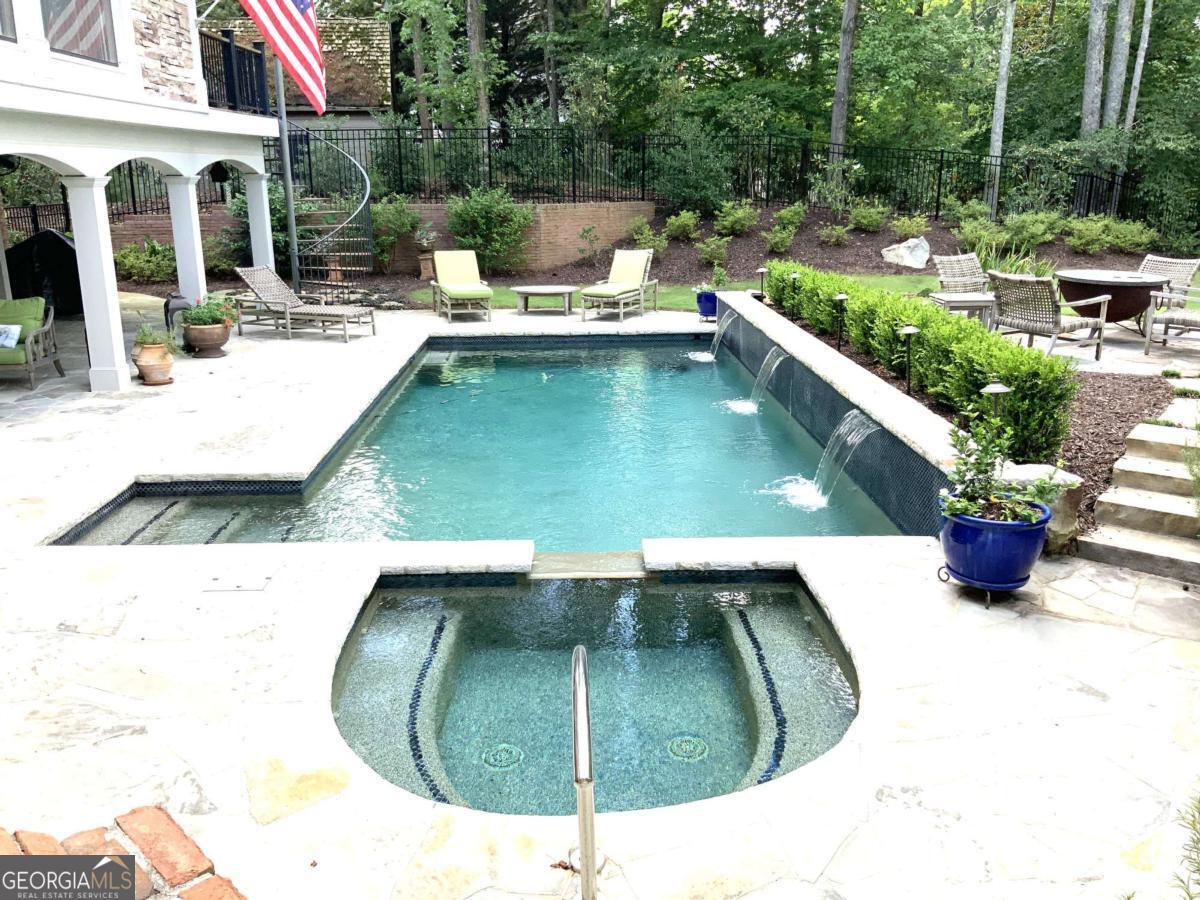 6995 Laurel Oak DR