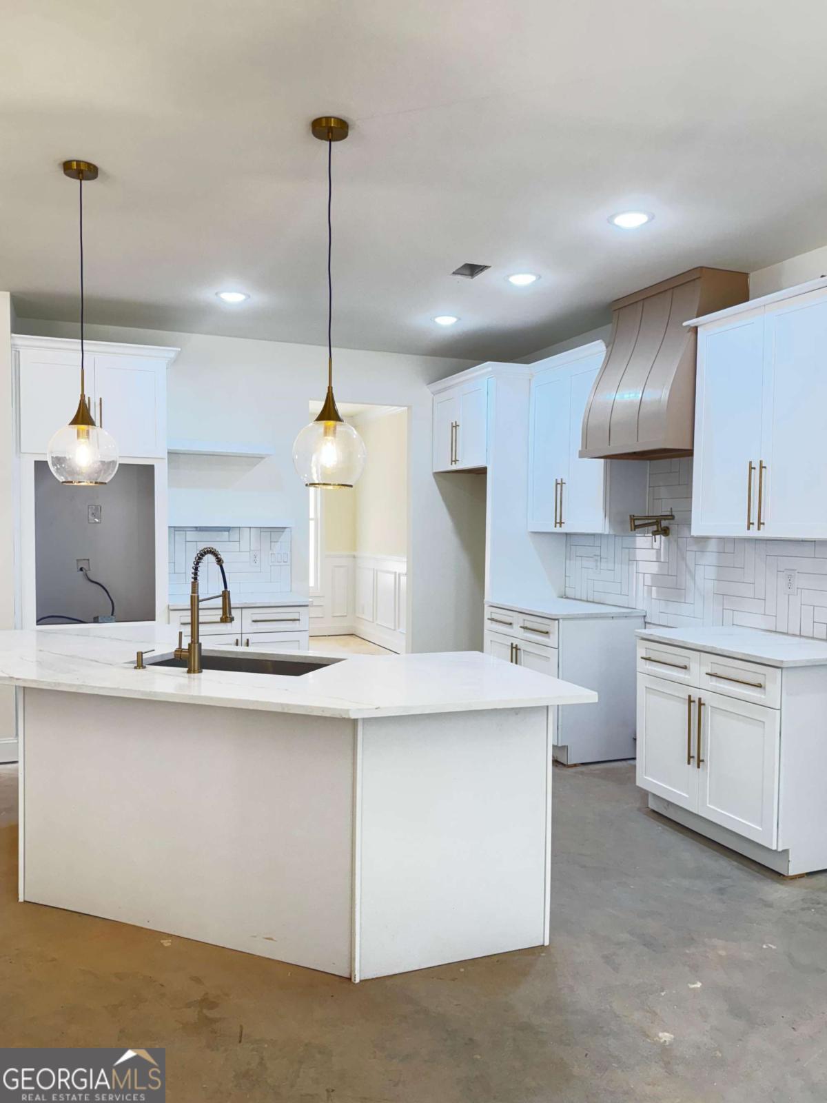 370 Harbour Shores DR