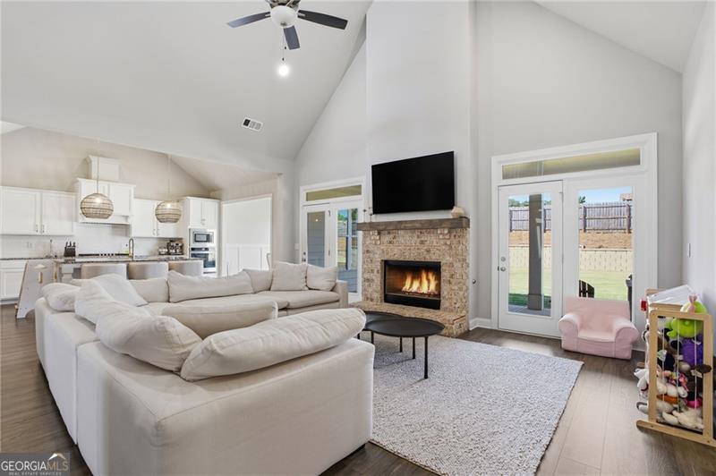 77 Wallace DR