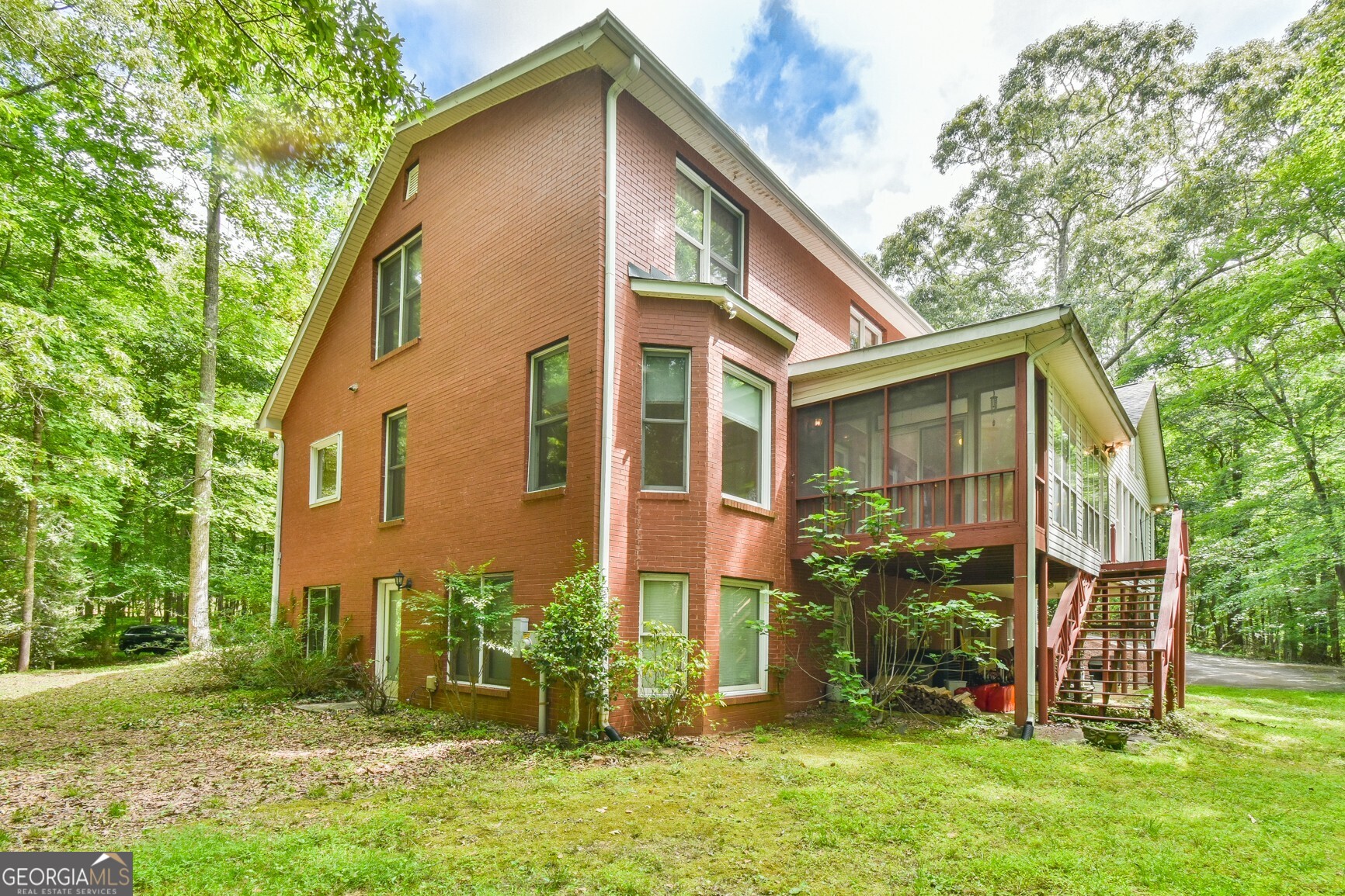 5643 Stephens RD