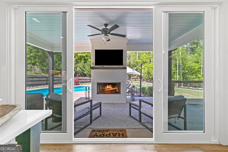6560 CRESTWOOD PENINSULA