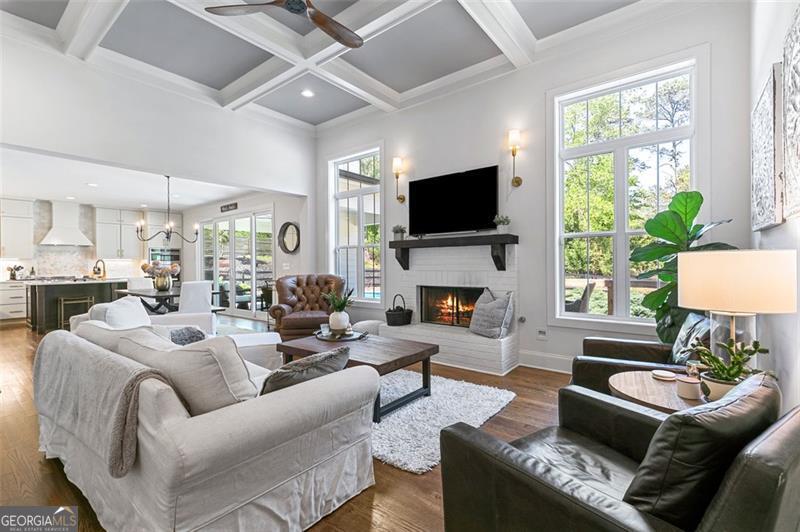 6560 CRESTWOOD PENINSULA