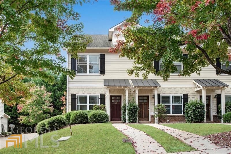 END UNIT w/lots of extra windows! Fresh paint, NEW laminate on main and NEW carpet upstairs! NEW 2" blinds to be installed this week. 9' smooth ceilings on main. Open concept plan - living room open to dining area. Half bath on main. Kitchen includes built-in microwave and refrigerator + walk-in pantry. Washer/dryer included. Roommate style floor plan features two vaulted bedroom suites both with private bathrooms. Rear patio w/storage room. Parking pad behind unit. Also plenty of on street parking in front. Bring your investors - NO RENTAL restrictions. Swimming pool community. HOA covers lawn maintenance, exterior maintenance and trash service. Just 10 mins to UGA campus.