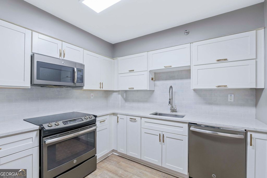 Photo of 2870 Pharr Court South NW, Atlanta, GA 30305 (MLS # 10705646)