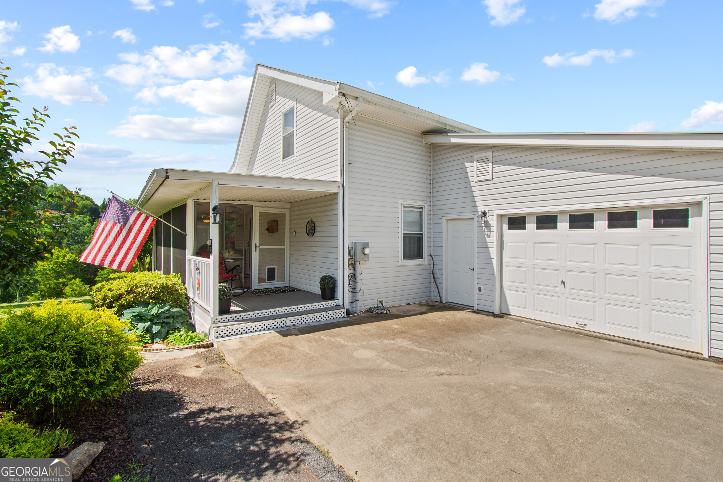 284 Riveredge DR
